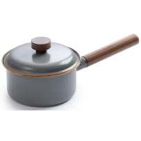 Barebones emalikattila kuparinsävyisillä yksityiskohdilla